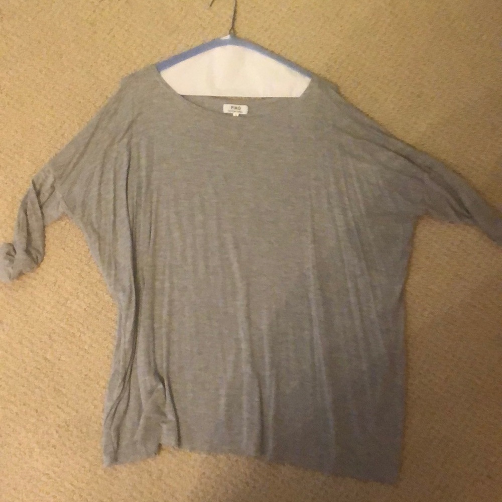 Grey 3/4 sleeve shirt
